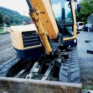 foto 8t rypadlo pásové guma Hyundai Robex 80